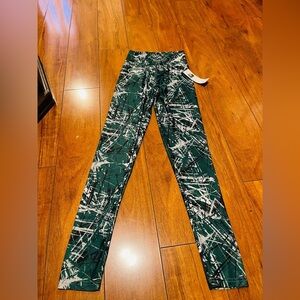 NWT NFL ZUBAZ woman leggings